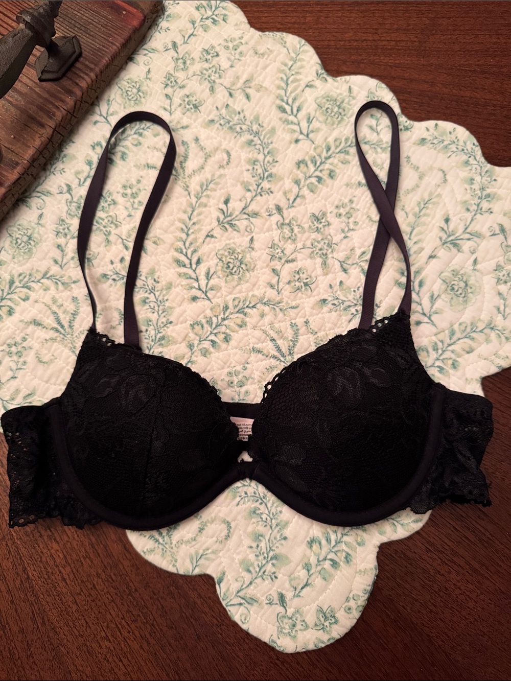 La Vie En Rose Black Lace Push-Up Bra